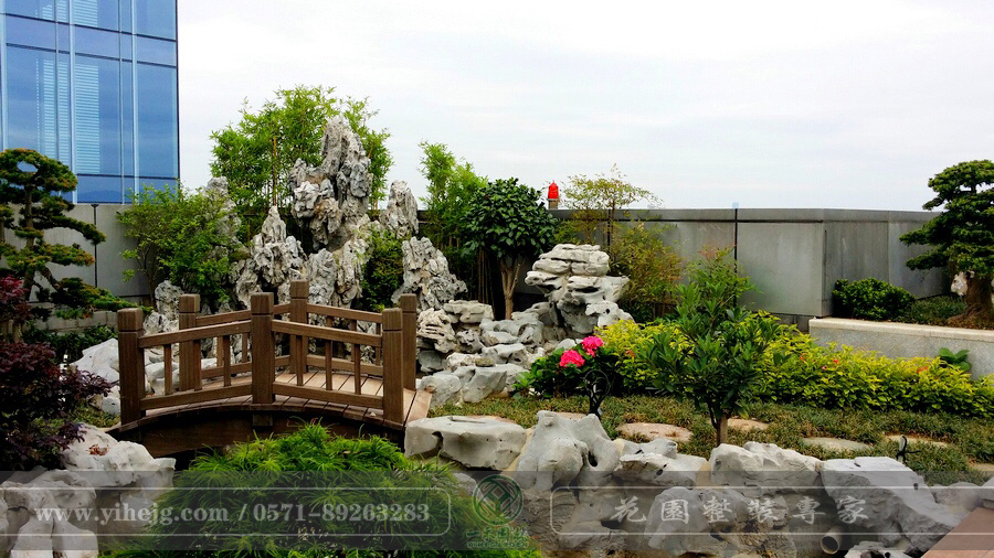 藍(lán)色錢(qián)江屋頂假山水溪景觀(guān)設(shè)計(jì)｜私家屋頂花園景觀(guān)設(shè)計(jì)｜露臺(tái)花園景觀(guān)綠化施工